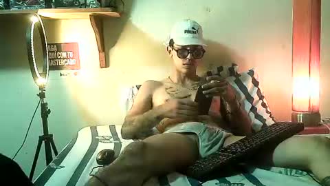 yeisoncastellanos1999 online show from July 10, 12:37 am