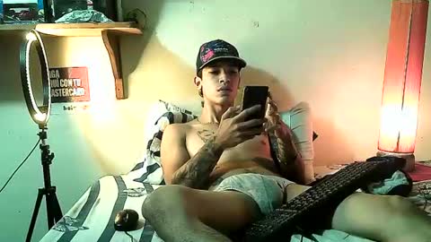 yeisoncastellanos1999 online show from July 21, 8:55 pm