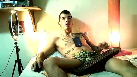 yeisoncastellanos1999 online show from August 9, 5:40 pm