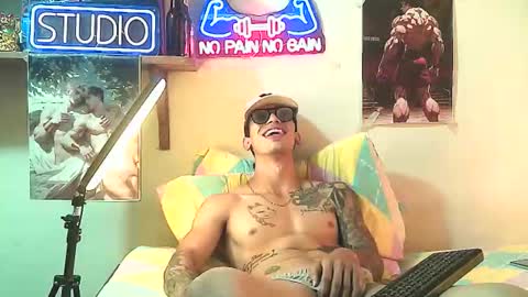 yeisoncastellanos1999 online show from November 1, 6:07 pm