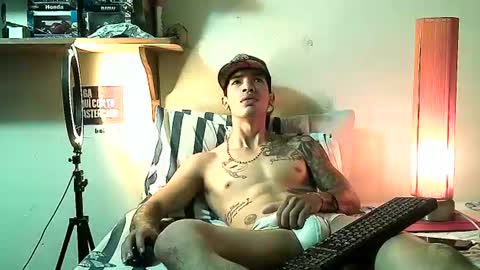 yeisoncastellanos1999 online show from July 20, 6:31 pm