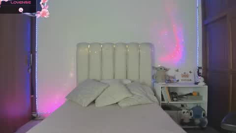 Yelena Owens online show from July 12, 1:53 am