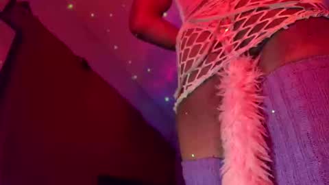 Ella Ts online show from October 31, 8:59 am