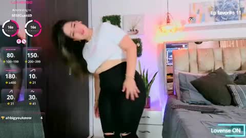 yellow_lily online show from June 12, 9:47 pm