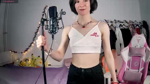 Snapshot of yellow_songbird chatting on March 7, 4:22 pm Liya online show from March 7, 4:22 pm