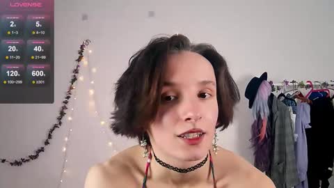 Snapshot of yellow_songbird chatting on September 21, 2:10 pm Liya online show from September 21, 2:10 pm