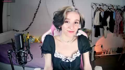 Snapshot of yellow_songbird chatting on March 2, 5:47 pm Liya online show from March 2, 5:47 pm