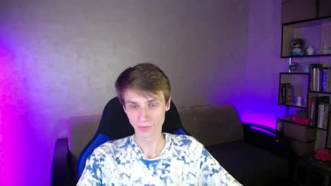 Snapshot of yes_cute_boy_ chatting on October 17, 8:57 pm Eden online show from October 17, 8:57 pm