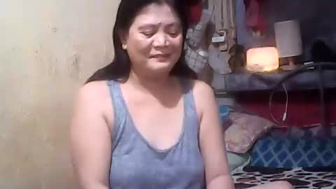 Snapshot of yesimpretty chatting on October 30, 6:41 pm hi im bea online show from October 30, 6:41 pm