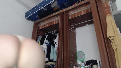 Snapshot of yessica_08 chatting on September 25, 7:21 pm yessica and andres online show from September 25, 7:21 pm