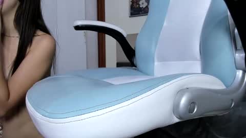 YEYE online show from December 18, 3:57 am