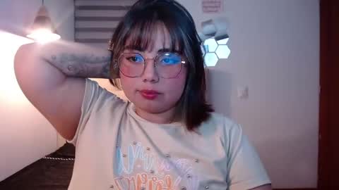 hii i am yini online show from November 20, 3:27 am