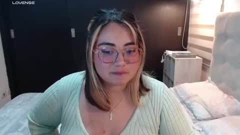 hii i am yini online show from June 25, 5:12 am