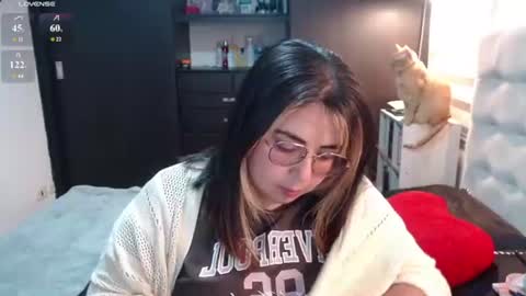 hii i am yini online show from June 18, 11:10 pm