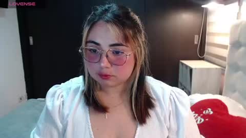 hii i am yini online show from July 8, 2:04 am