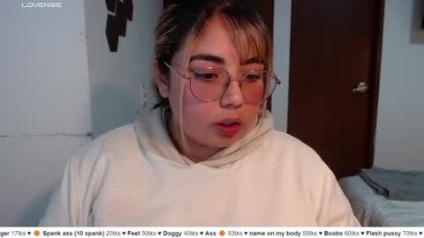 hii i am yini online show from August 4, 2:07 am