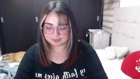 hii i am yini online show from June 22, 4:20 am
