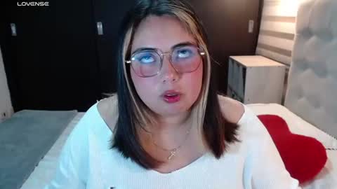 hii i am yini online show from July 13, 2:59 am