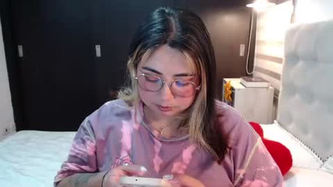 hii i am yini online show from July 23, 1:19 am