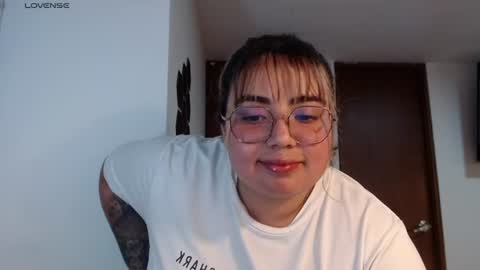 hii i am yini online show from July 28, 1:25 am