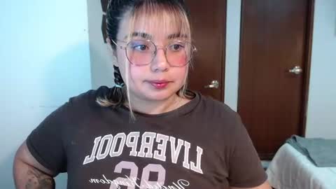 hii i am yini online show from July 15, 2:06 am