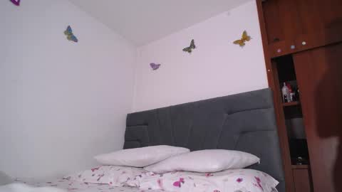 Yiny online show from February 27, 4:57 am