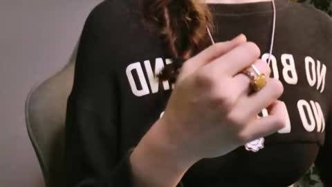 yoka_paradoxxx online show from December 2, 5:15 am