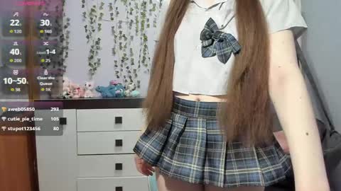 yoonhee_ki online show from April 22, 8:49 pm