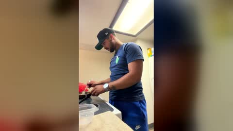 youbadboy222 online show from April 9, 7:36 am