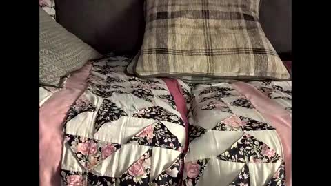 kindahorny online show from November 12, 8:00 pm