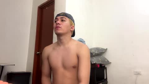 Cyrus online show from April 24, 8:00 pm