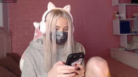 Snapshot of your___barbie chatting on February 8, 8:10 pm Barbie online show from February 8, 8:10 pm