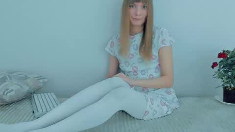 Lily online show from November 24, 5:39 am