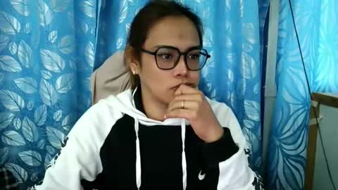 your_dreamgirlxxx69 online show from February 18, 3:28 am