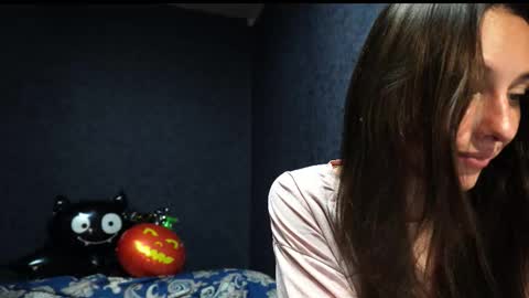 Meri  online show from October 31, 9:48 pm