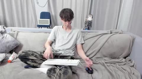 your_shy_guy online show from March 8, 6:58 pm