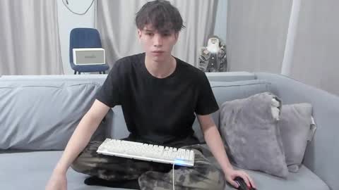 your_shy_guy online show from February 17, 6:39 pm