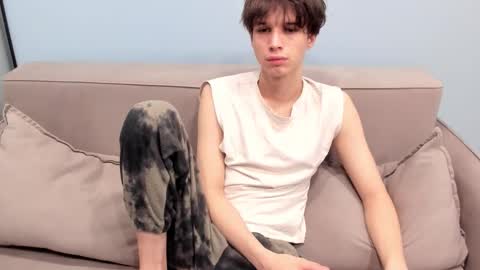 your_shy_guy online show from November 26, 6:37 pm