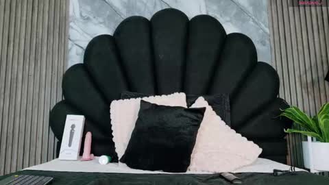your_submissive_ online show from May 14, 7:45 pm