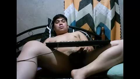 yourasian_lover29 online show from May 2, 3:18 pm