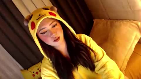 JEN  online show from March 25, 1:29 pm