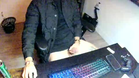 yourdickn1 online show from December 22, 4:41 am