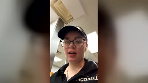 yourfavoriteshorty online show from February 24, 4:26 am