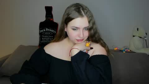 yourgem__ online show from December 12, 2:44 pm