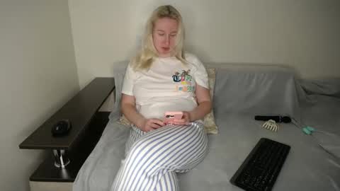 Iamyourdream online show from February 10, 1:30 am