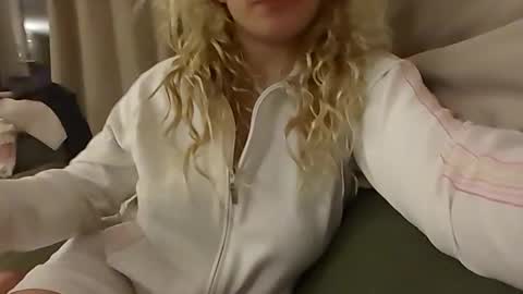 yourlittlegoddess online show from March 5, 7:56 pm