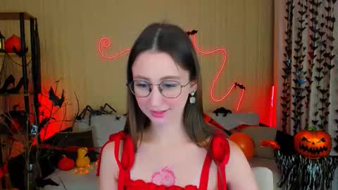 Snapshot of yourlovelystoryy chatting on October 23, 4:30 pm Vetta online show from October 23, 4:30 pm