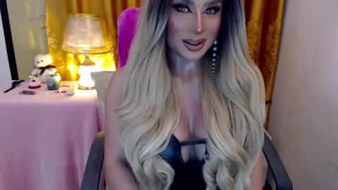 Adriana Maxwell online show from June 7, 3:28 pm