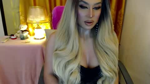 Adriana Maxwell online show from June 10, 6:51 pm
