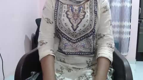 yoursassy_girl online show from October 31, 9:15 pm